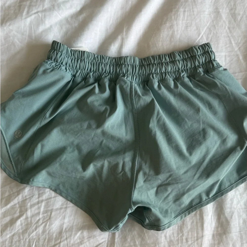 Lululemon Hotty Hots 4 - Picture 2 of 3